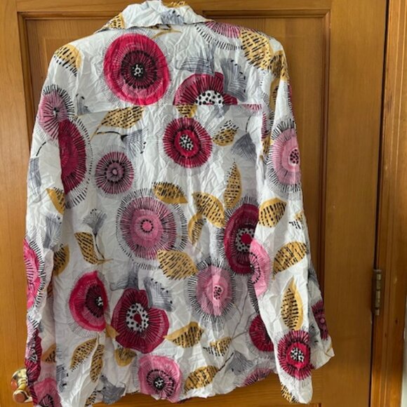 Floral Crinkle Blouse (M) - Picture 2 of 4